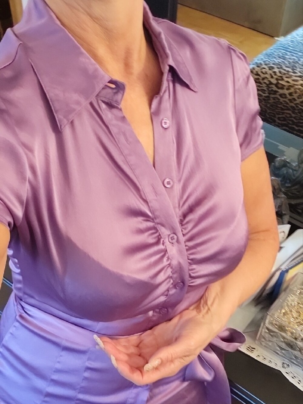 Le Chateau Lilac Purple Stretch Silk Tailored Short Sleeve Blouse with Belt, M - Picture 6 of 16